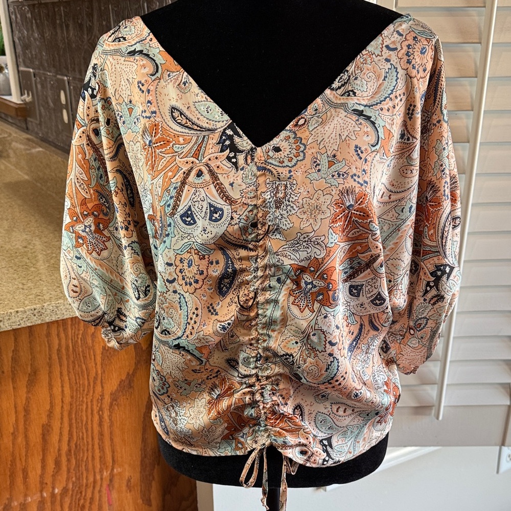 NWOT Paisley V-Neck Ruched Women's Top